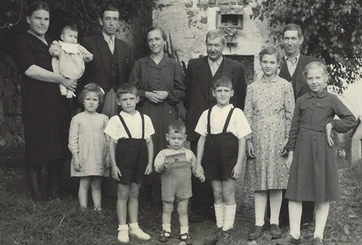 Ritratto di gruppo della famiglia Forneri nel 1954, quarta generazione