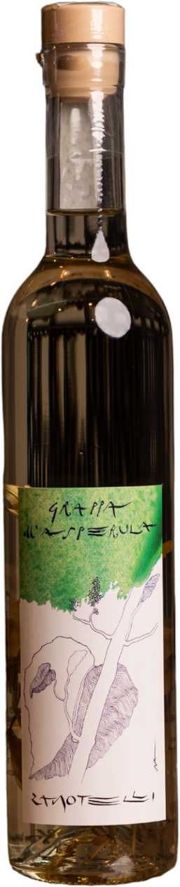 Bottiglia di Grappa all’Asperula Zanotelli, con le piantine in infusione