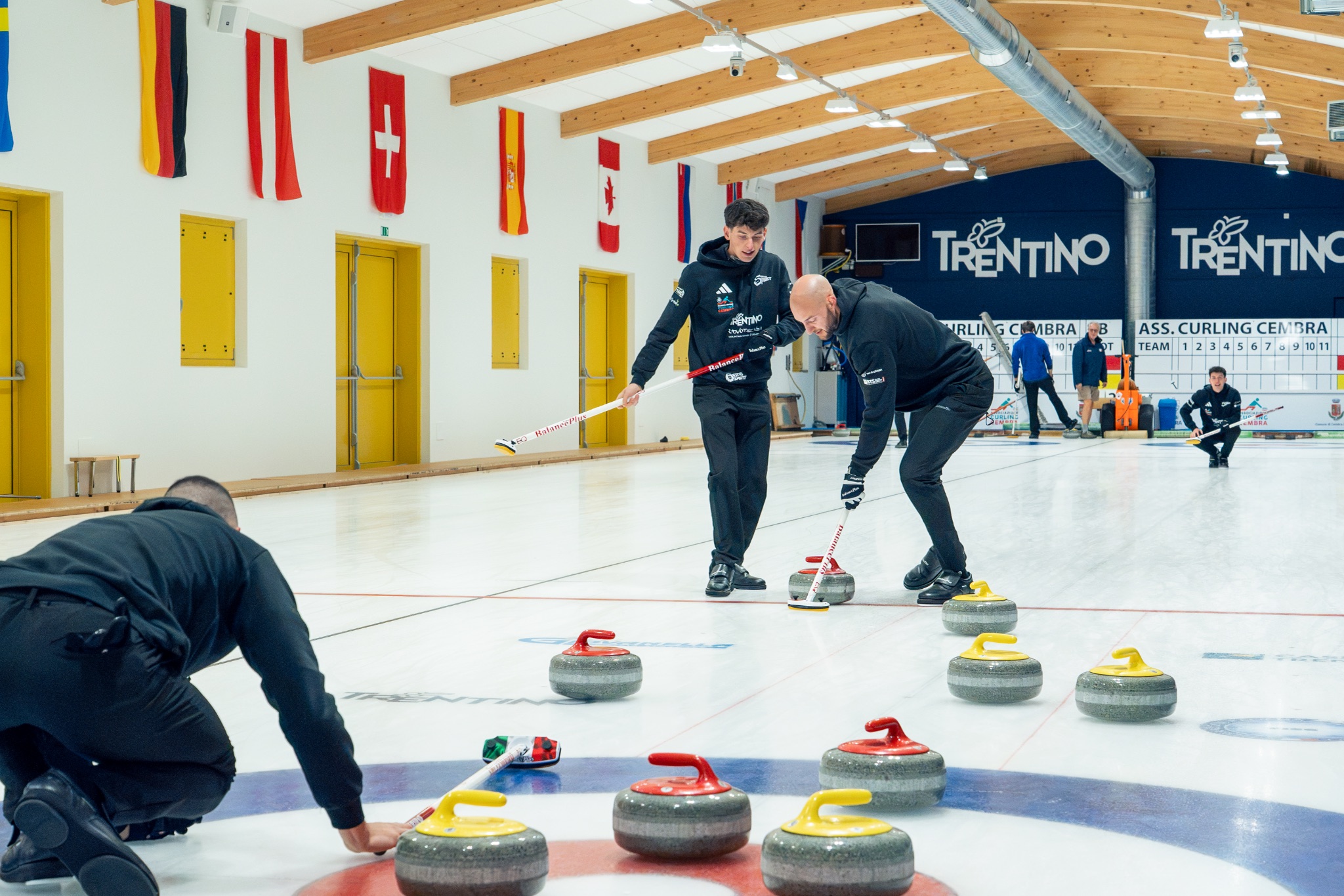 Il Team Spiller in pista durante una partita di curling